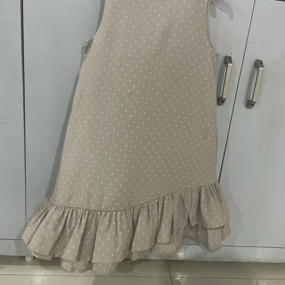 H&M sleeveless georgette material, frills at the front bottom. Size 4-6 year - Picture 3 of 4